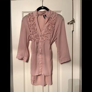 🛍🛍🛍🛍Fall Sale! medium Rose blouse with tie back high - low